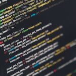 Tela de computador exibindo verificação de disponibilidade de domínio
